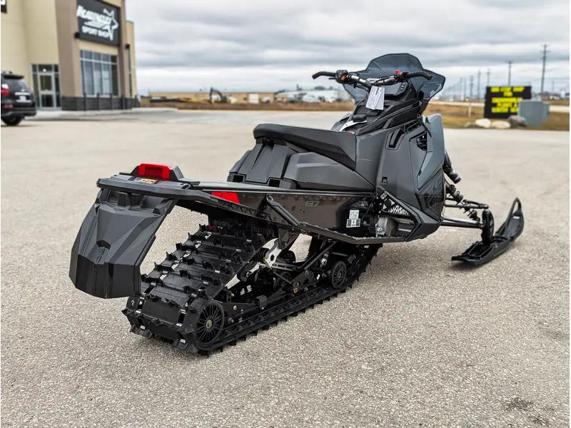 2026 Polaris 850 INDY XC 137 // Gloss Black/Blue Dusk