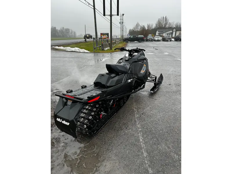 2025 Ski-Doo MXZ X 850 Etec