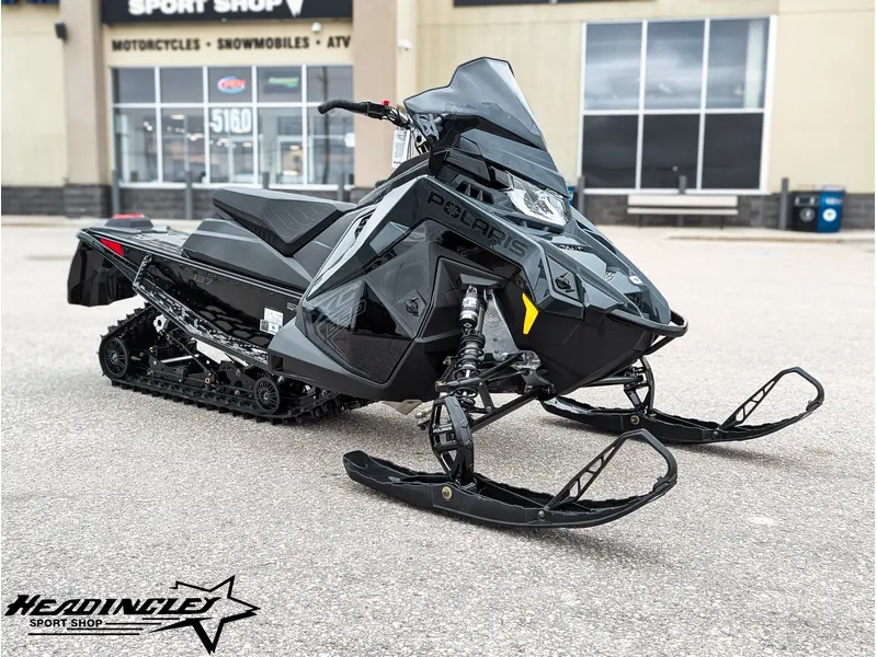 2026 Polaris 850 INDY XC 137 // Gloss Black/Blue Dusk
