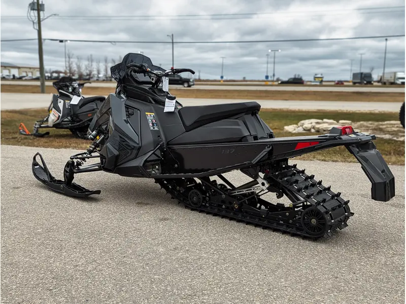 2026 Polaris 850 INDY XC 137 // Gloss Black/Blue Dusk