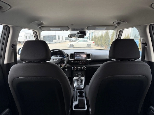 2025 Hyundai Venue Essential alt