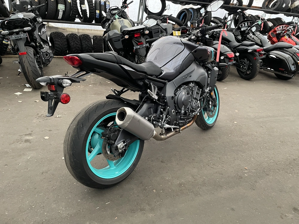 2024 Yamaha Mt-10 alt