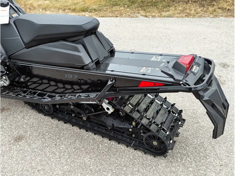 2026 Polaris 850 INDY XC 137 // Gloss Black/Blue Dusk