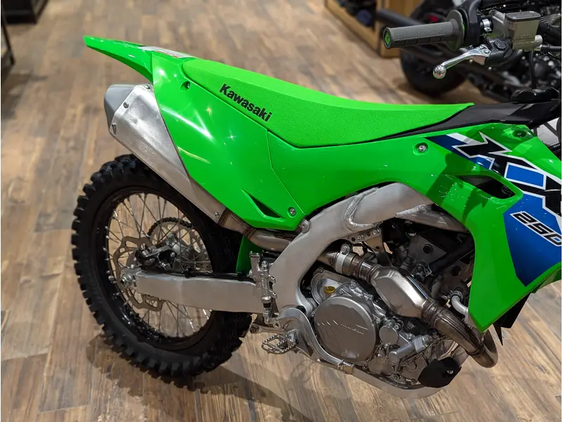 Kawasaki KX250 // Lime Green 2026