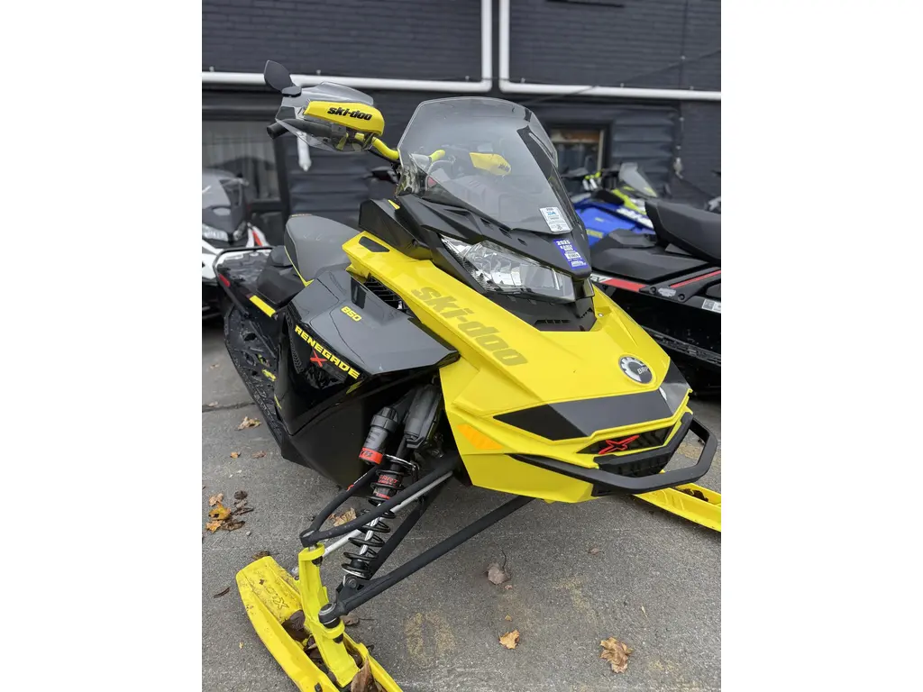 2022 Ski-Doo Ski Doo Renegade XRS 850 E-TEC 137" 