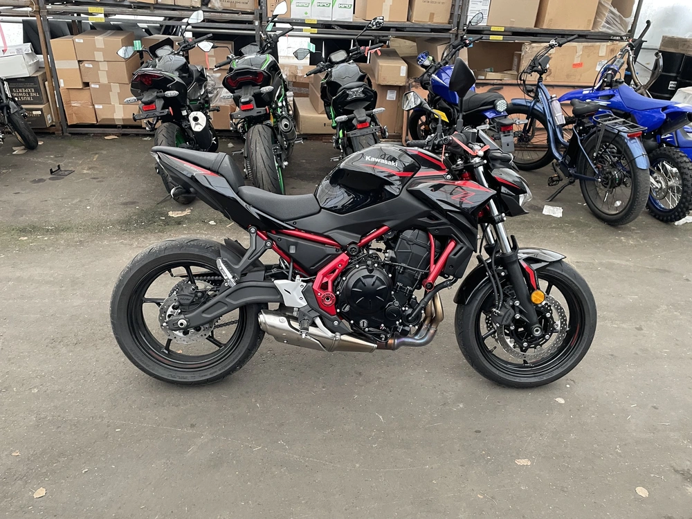 2025 Kawasaki Z650 Abs alt