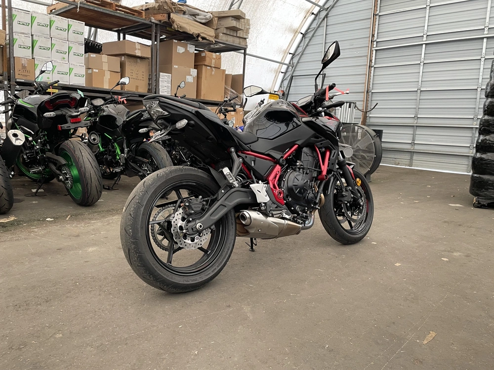 2025 Kawasaki Z650 Abs alt