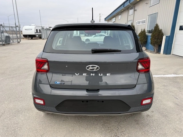 2025 Hyundai Venue Essential alt
