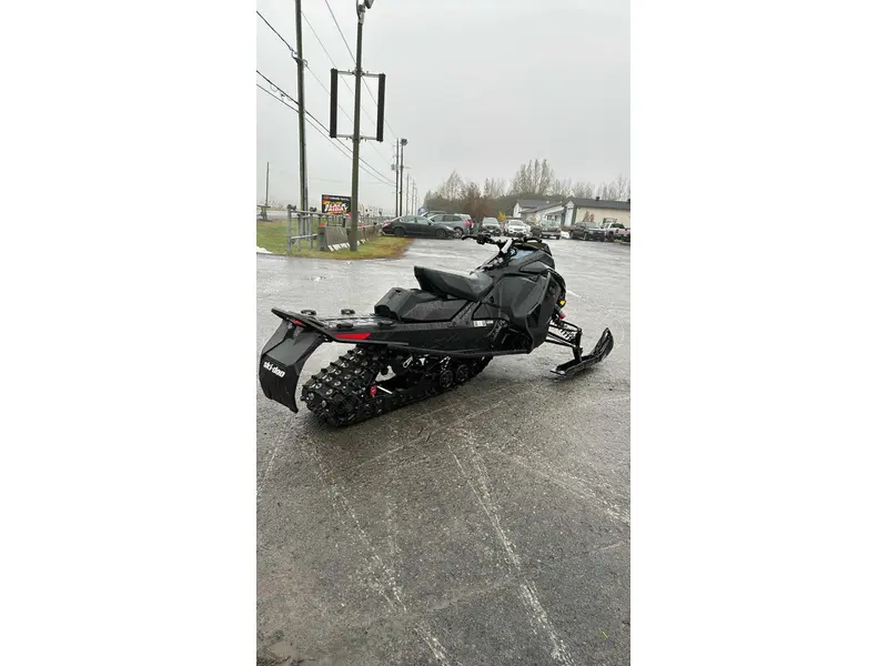 2025 Ski-Doo MXZ X-RS 850 w/SMART-SHOX / 137" & 10.25"Screen