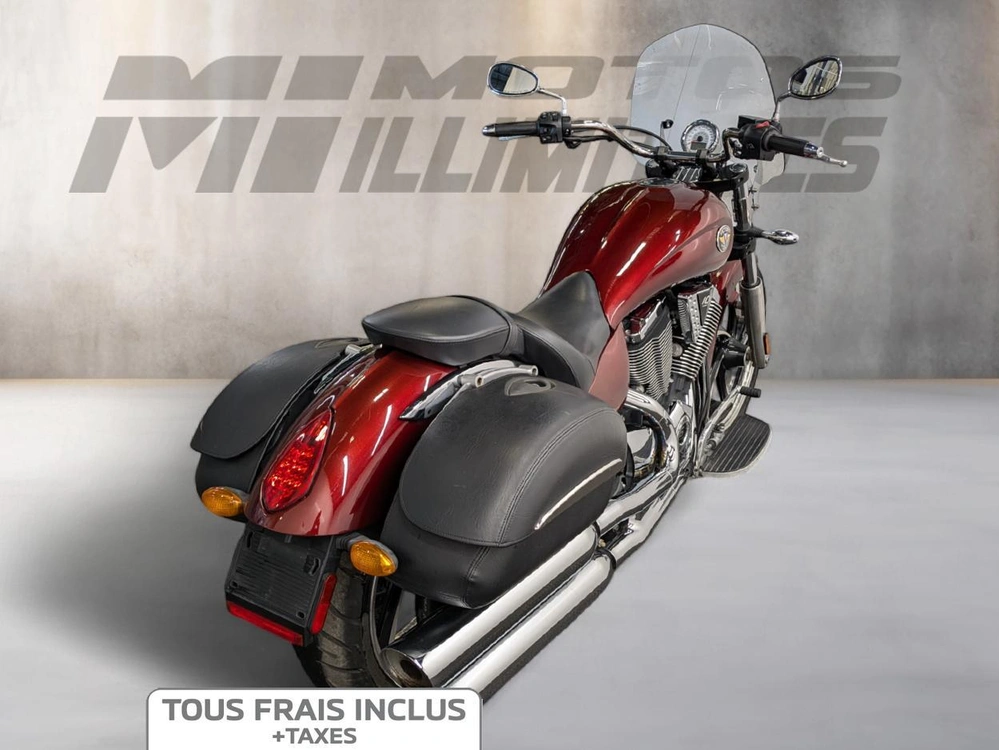 Victory Motorcycles Vegas 2011 alt