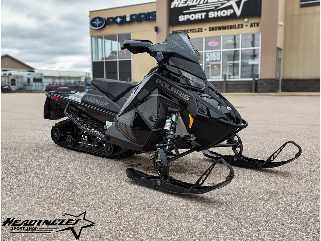 2023 Polaris 850 Switchback Assault 146 // Gloss Black/Matte Black