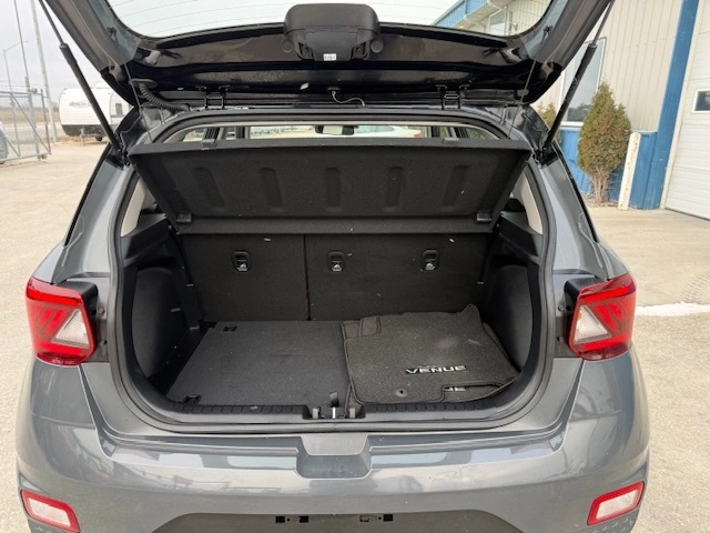 2025 Hyundai Venue Essential alt