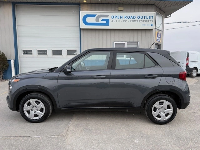 2025 Hyundai Venue Essential alt