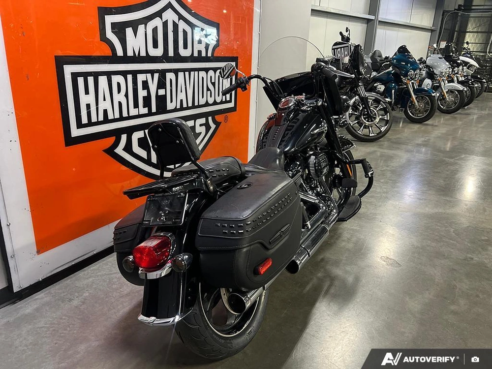 2018 Harley-davidson Flhcs - Softail® Heritage Classic 114 alt