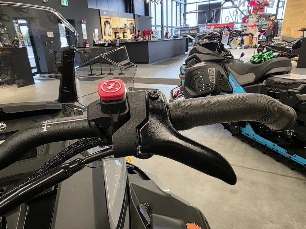 Ski-doo Renegade Adrenaline 900 Ace Turbo R 2025 alt