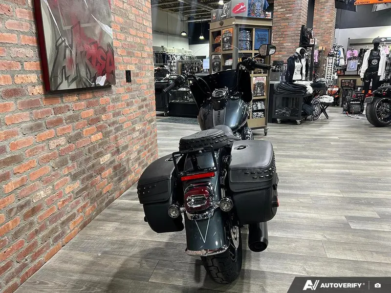 2025 Harley-Davidson FLHC - Heritage Classic thumbnail 4