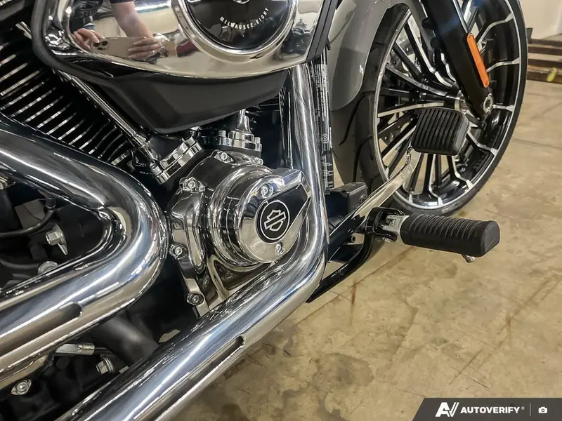2025 Harley-Davidson FXBR - Breakout™ thumbnail 11