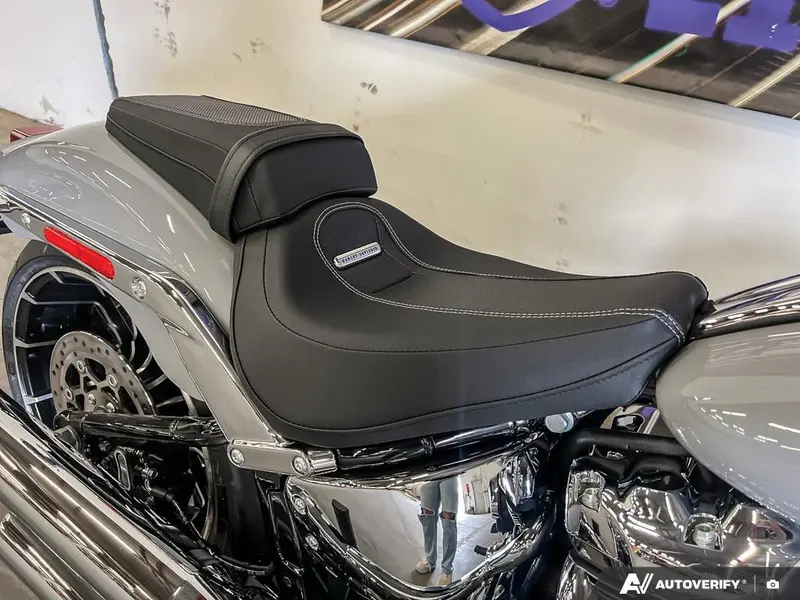 2025 Harley-Davidson FXBR - Breakout™ thumbnail 22