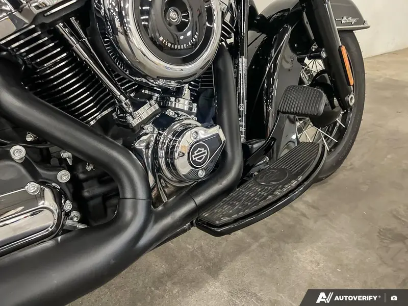 2025 Harley-Davidson FLHC - Heritage Classic thumbnail 11