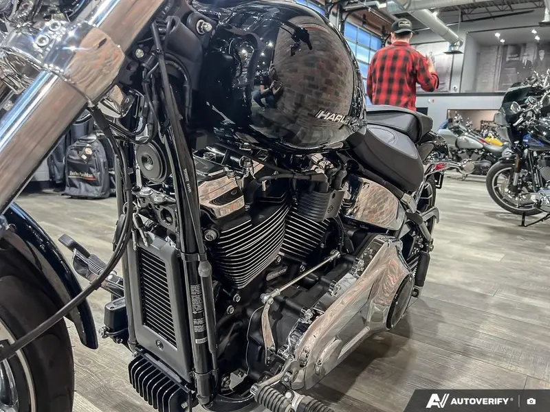 2025 Harley-Davidson FXBR - Breakout™ thumbnail 17