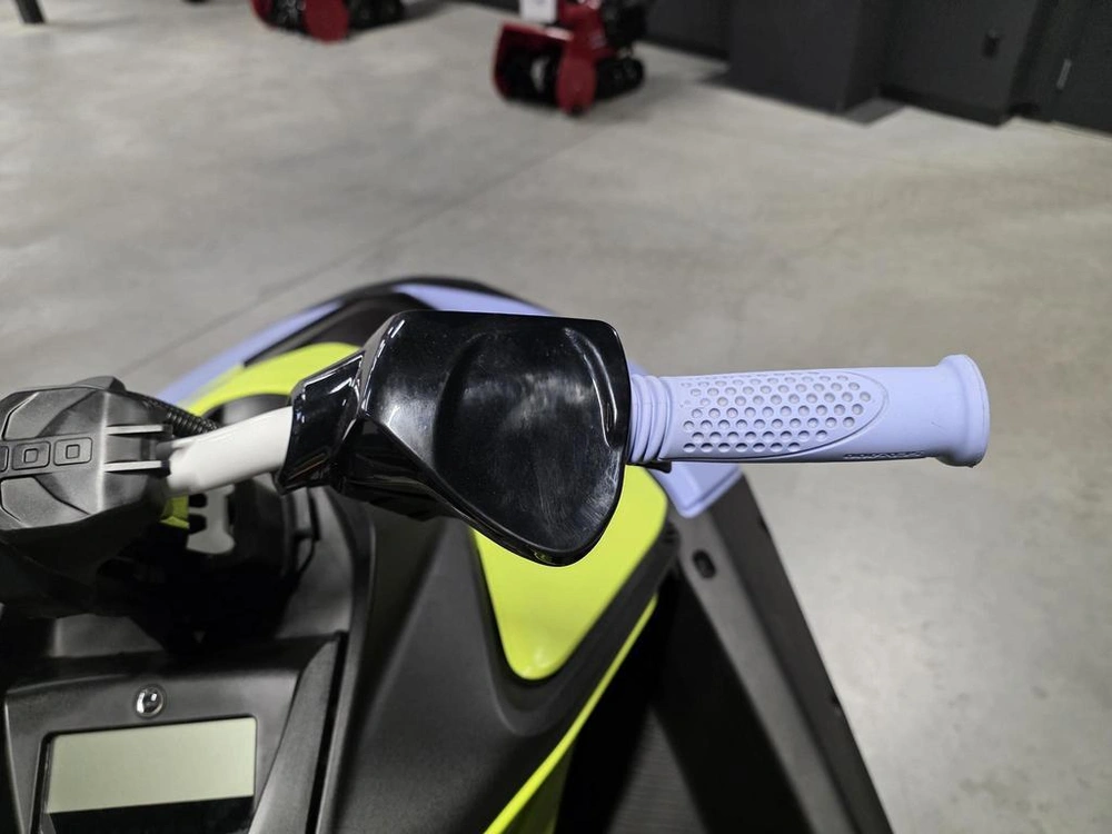 Sea-doo Spark Trixx 3up 2024 alt