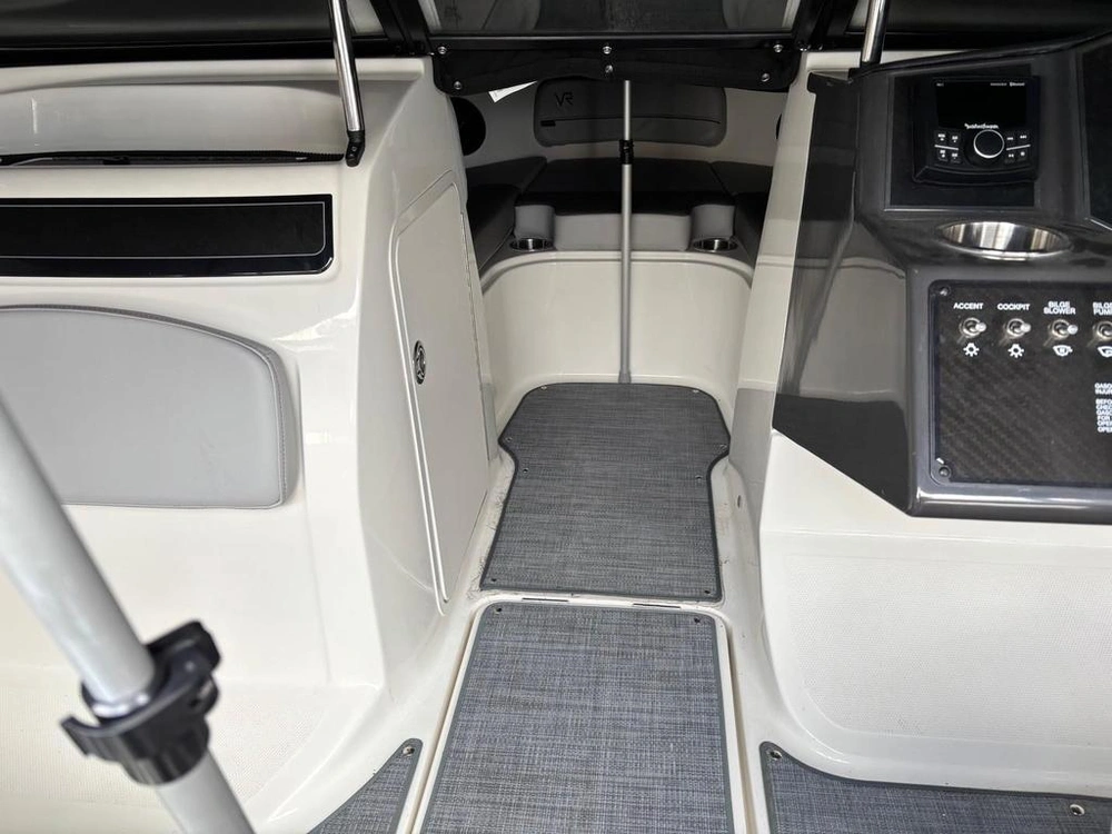 Bayliner Vr5 2022 alt
