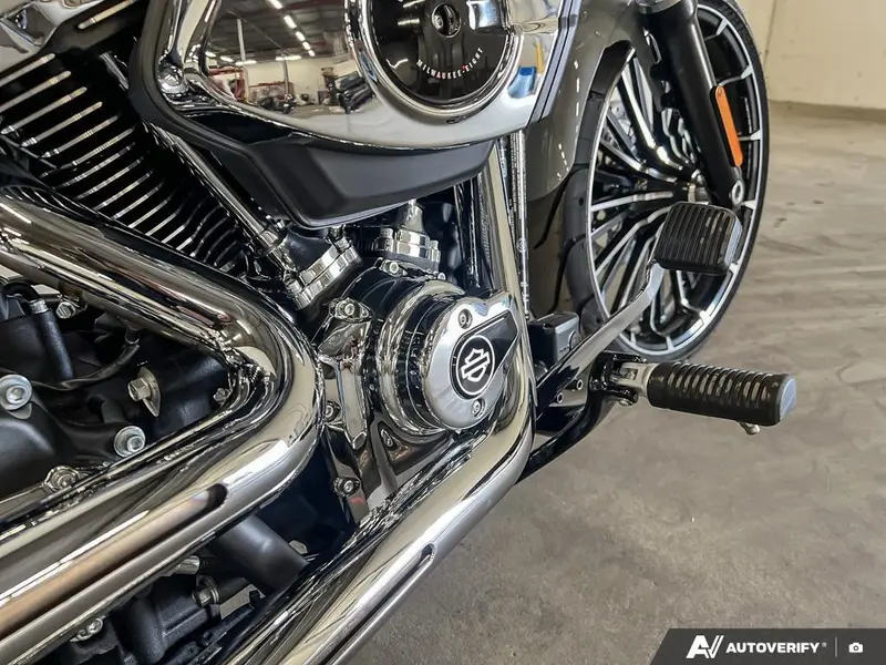 2025 Harley-Davidson FXBR - Breakout™ thumbnail 11