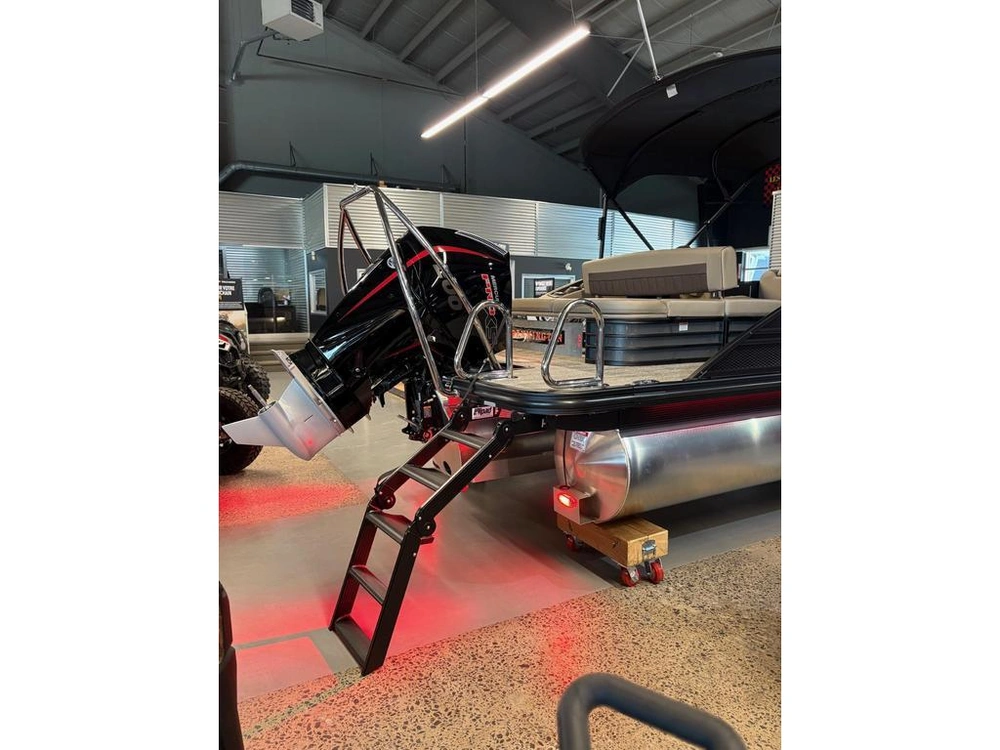 Bennington Marine 23 Lxs 2026 alt