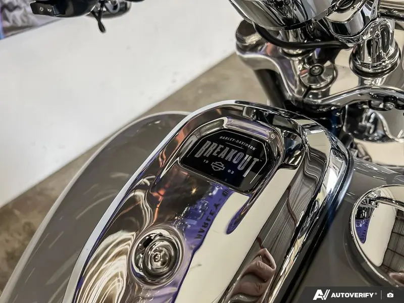 2025 Harley-Davidson FXBR - Breakout™ thumbnail 14