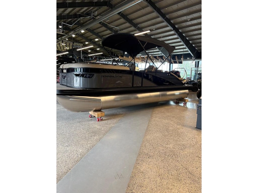 Bennington Marine 23 Lxs 2026 alt