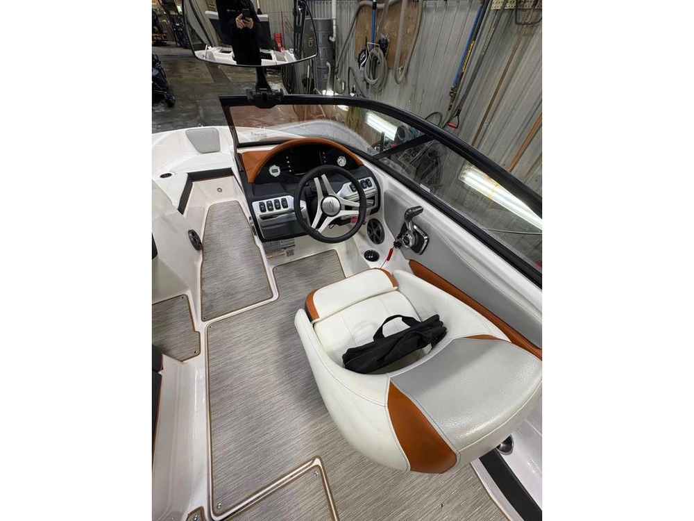 Regal 19 Surf 2019 alt