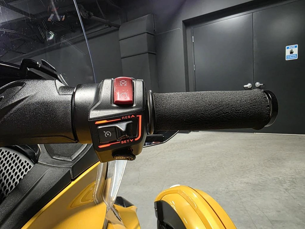 Can-am Spyder St-s 991 Se5 2013 alt