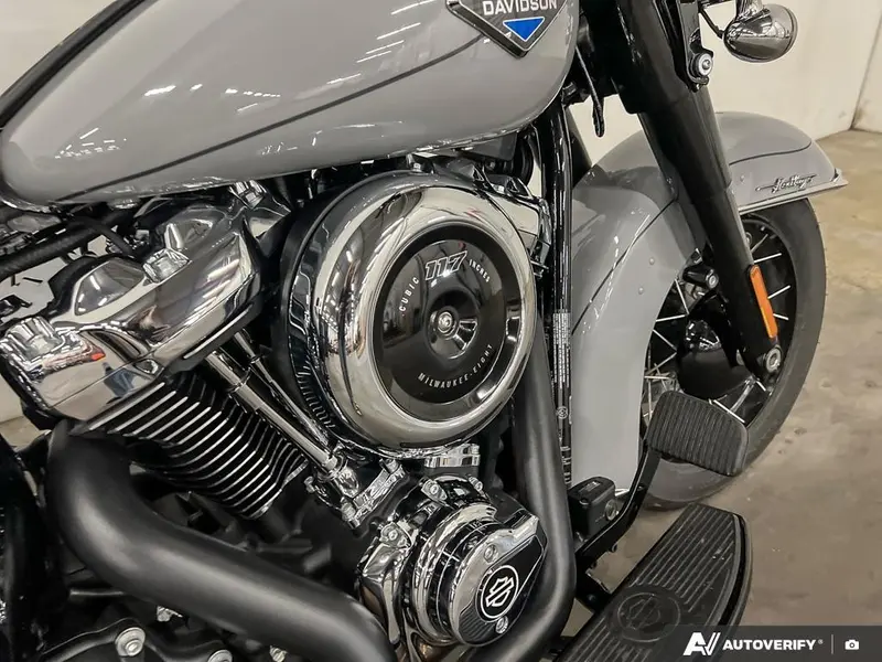 2025 Harley-Davidson FLHC - Heritage Classic thumbnail 10