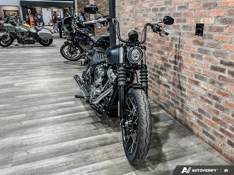 2025 Harley-Davidson FXBB - Street Bob® thumbnail 2