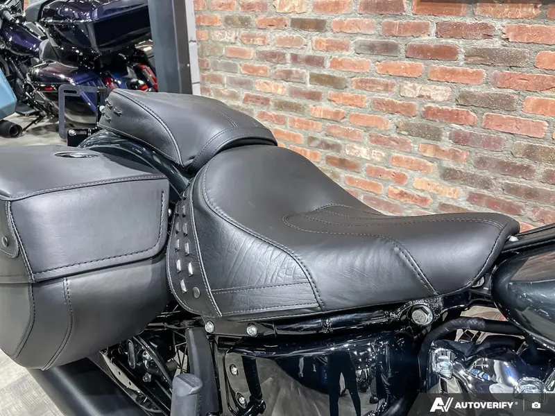 2025 Harley-Davidson FLHC - Heritage Classic thumbnail 21