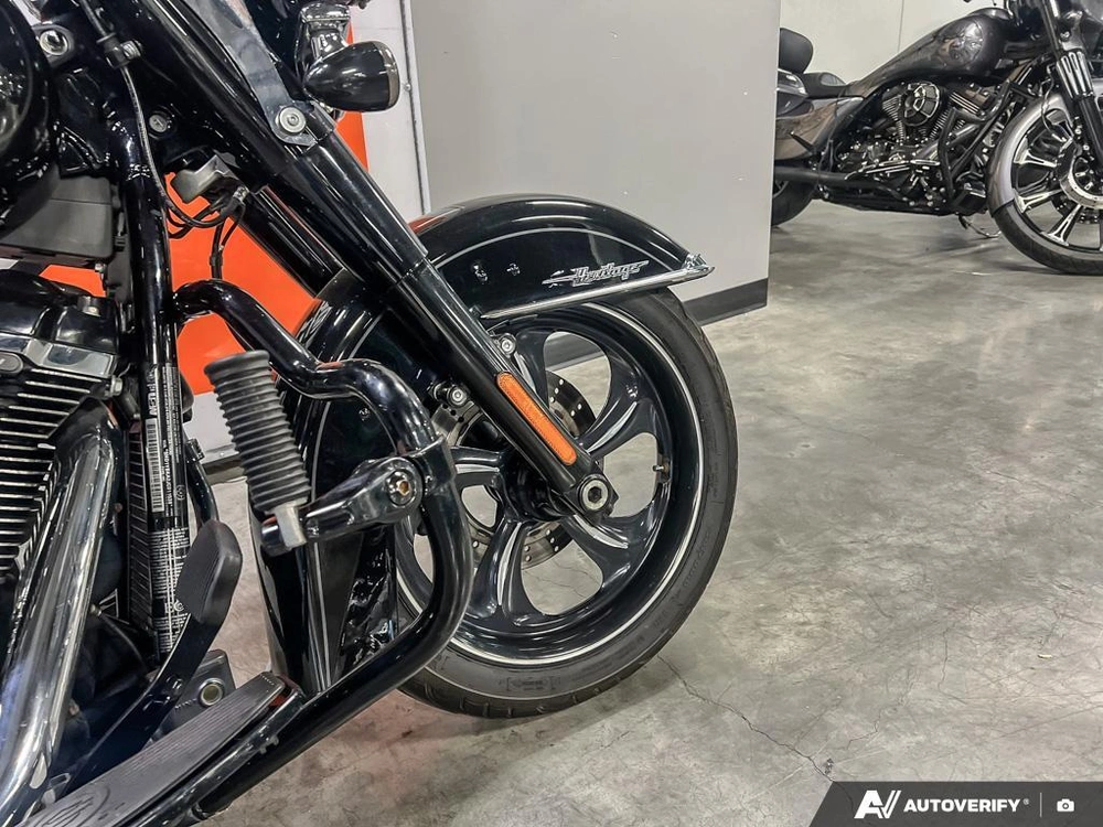 2018 Harley-davidson Flhcs - Softail® Heritage Classic 114 alt