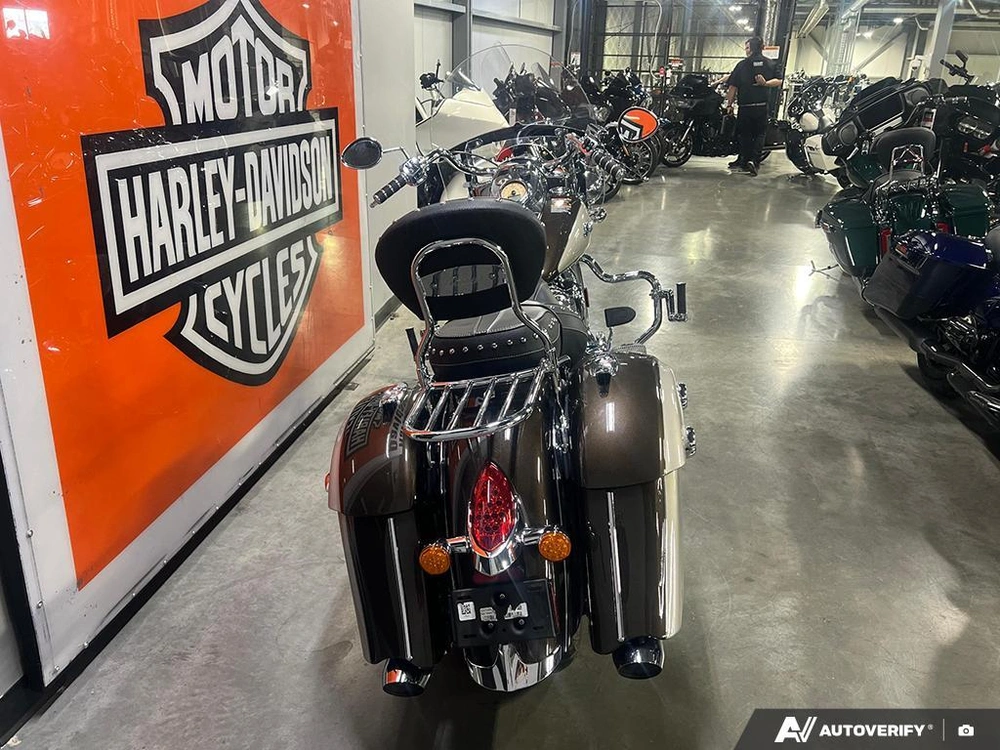 2024 Indian Motorcycle Springfield® Bronze Pearl/silver Qurtz alt