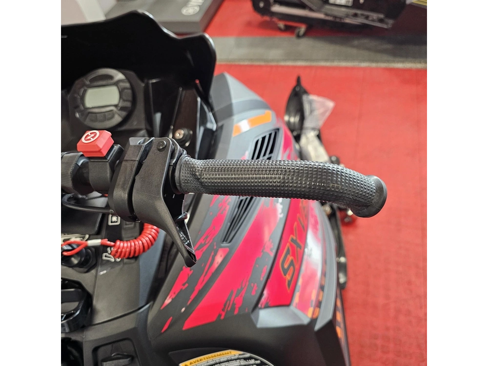 2025 Yamaha Sxv4nmsb alt