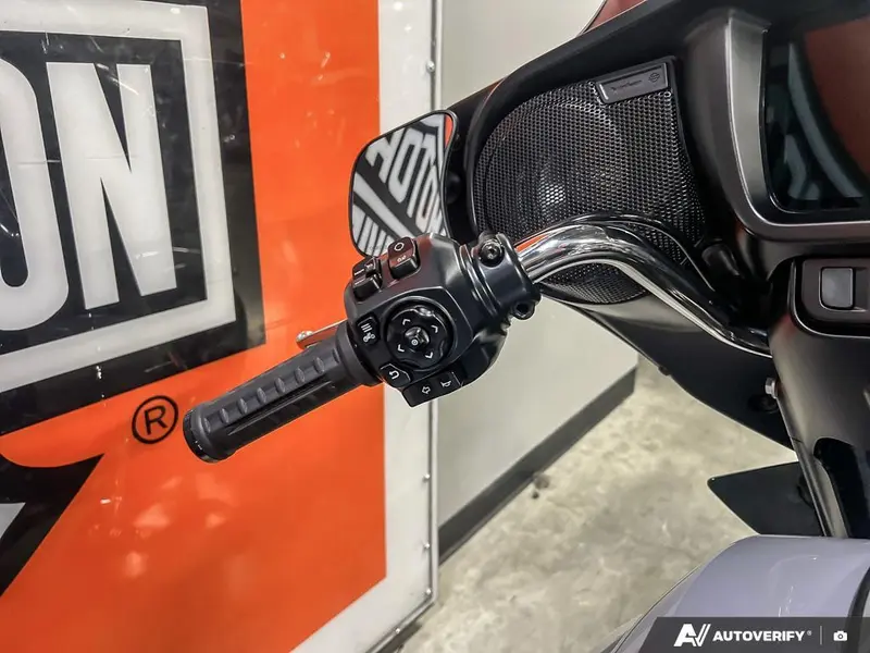 2025 Harley-Davidson FLHXU - Street Glide® Ultra thumbnail 14
