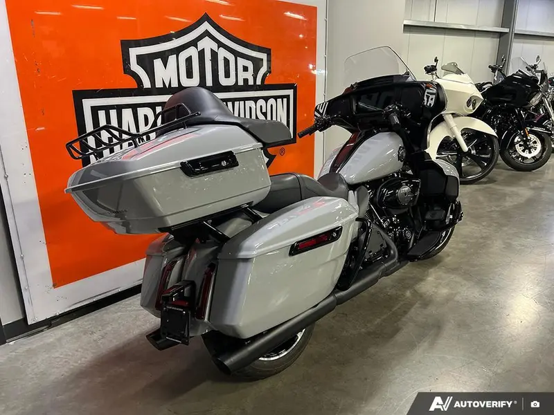 2025 Harley-Davidson FLHXU - Street Glide® Ultra thumbnail 5