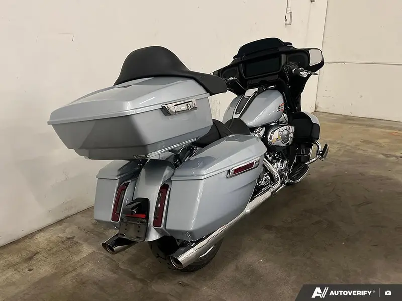 2025 Harley-Davidson FLHX - Street Glide® thumbnail 5