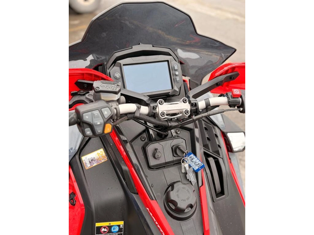 Polaris Indy Vr1 137 2024 alt