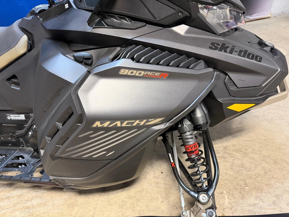 Ski-doo Mach Z 2022 alt