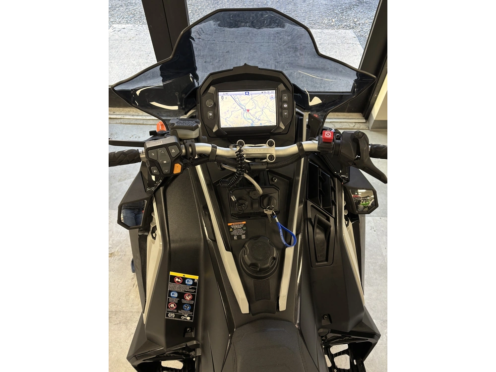 Polaris Indy S4 Adventure 137 1.5 W Studs 2023 alt