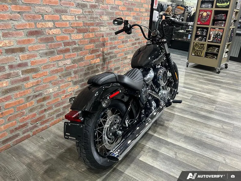 2025 Harley-Davidson FXBB - Street Bob® thumbnail 5