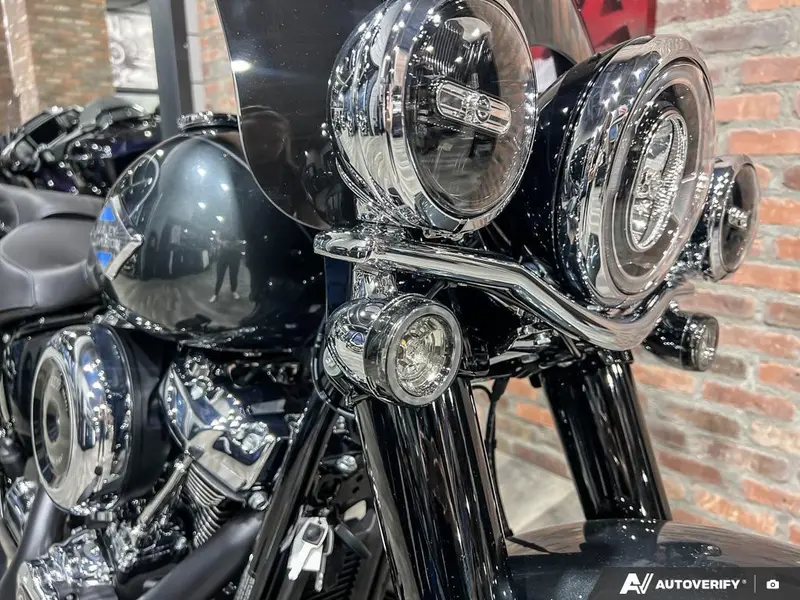 2025 Harley-Davidson FLHC - Heritage Classic thumbnail 17