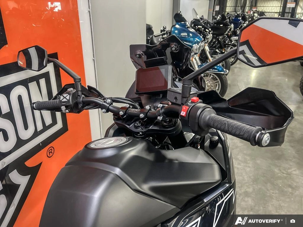 2024 Ktm 890 Smt alt