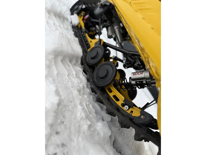 2025 Ski-Doo MXZ COMPETITION 850 TURBO Smart Shocks