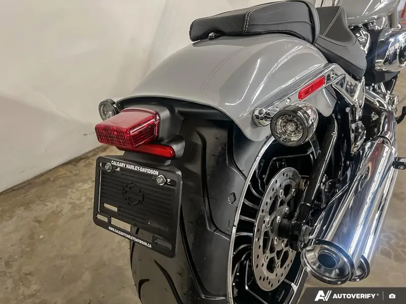 2025 Harley-Davidson FXBR - Breakout™ thumbnail 23