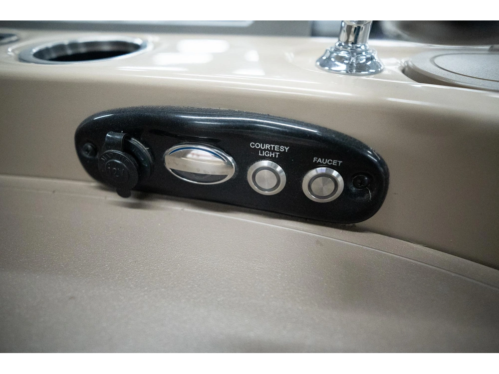 2016 Regency 254dl3 alt